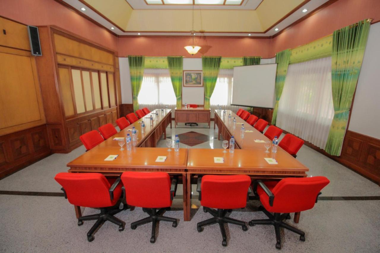 Sapta Nawa Resort 1 Gresik Экстерьер фото